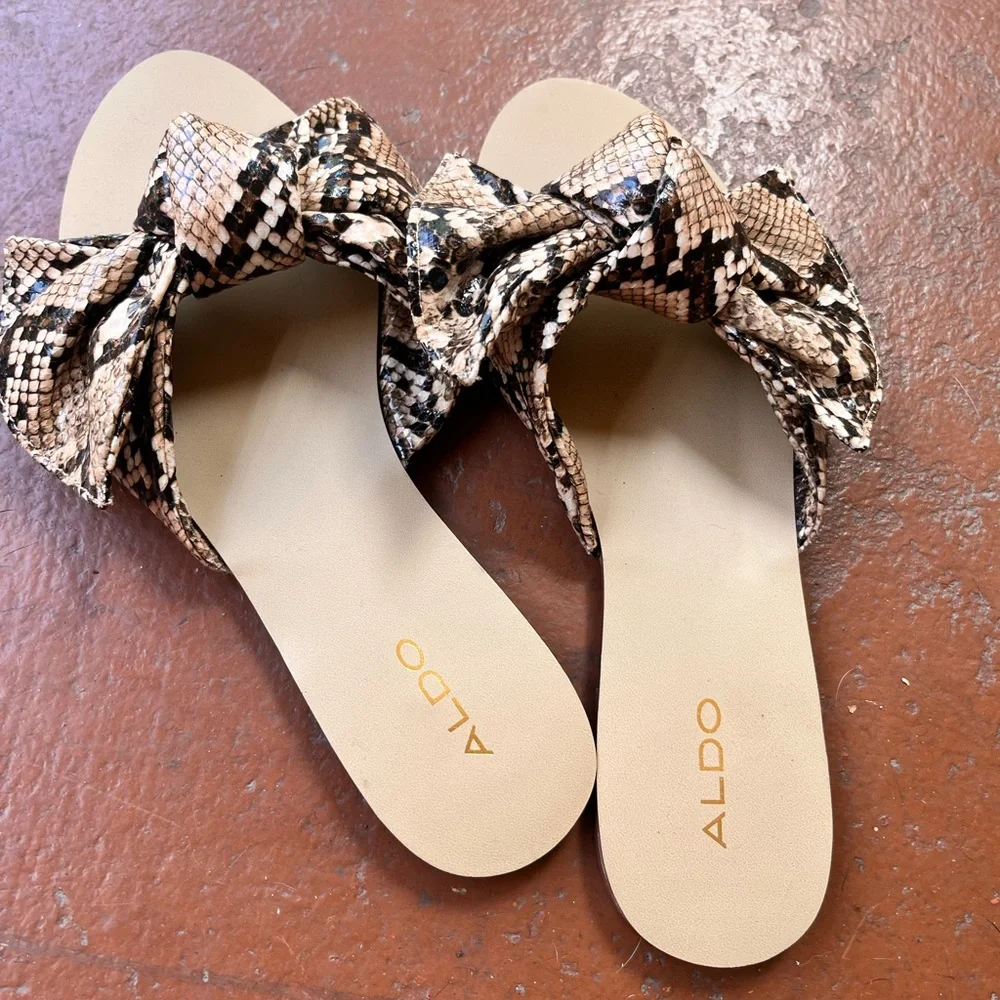 ALDO FAUX PAS SNAKE SKIN BOW FLAT SANDALS - Picture 4 of 6